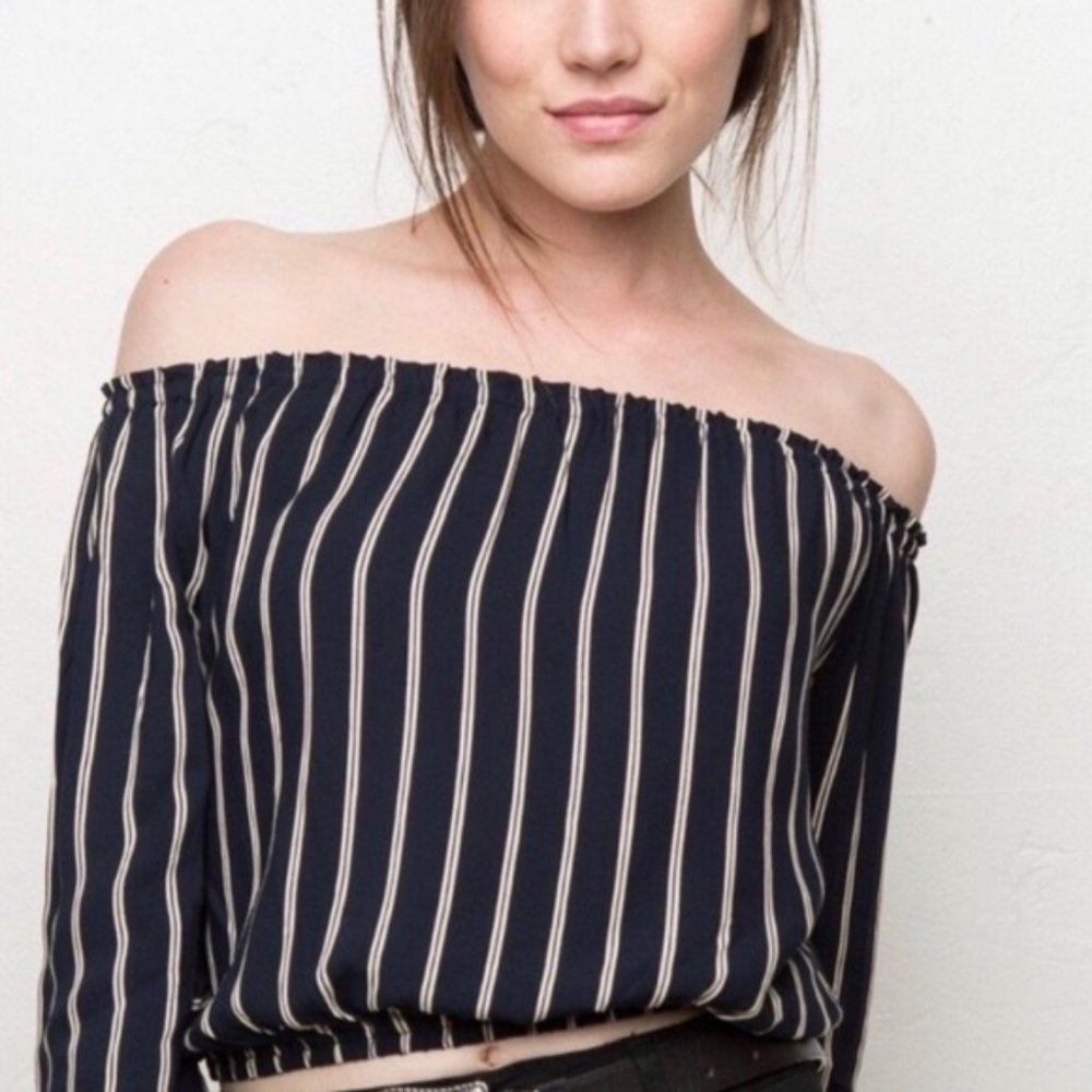BrandyMelville EUC Striped Crop Top 3/4 sleeves on or off shoulder XS/S